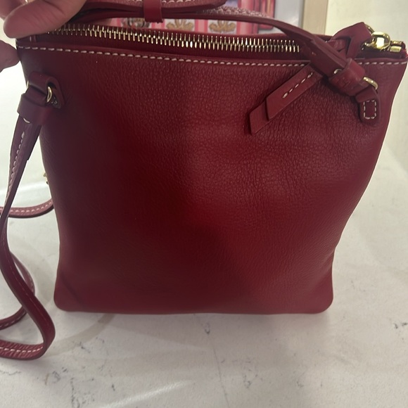 Dooney & Bourke Pebble Grain Triple Gold Zipper Crossbody Red Leather Purse EUC - Picture 6 of 14